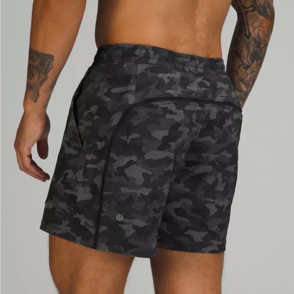 lululemon athletica Other - Luluemon Shorts Mens Size Medium Pace Breaker 5" Black Camo Camouflage Liner